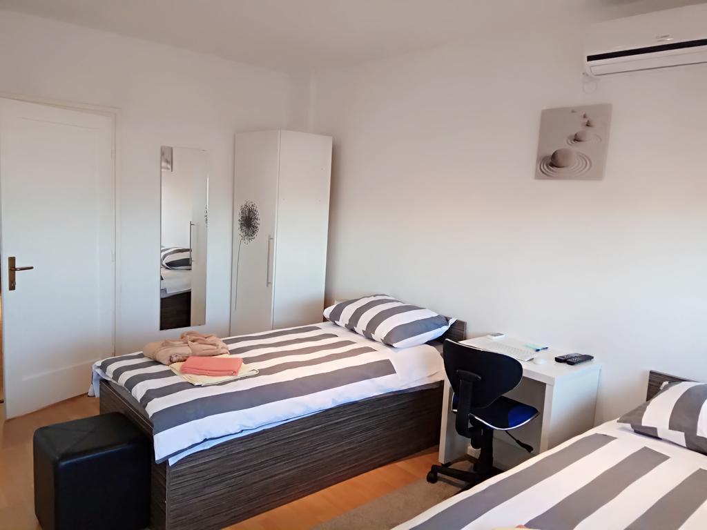 Opera Apartment *